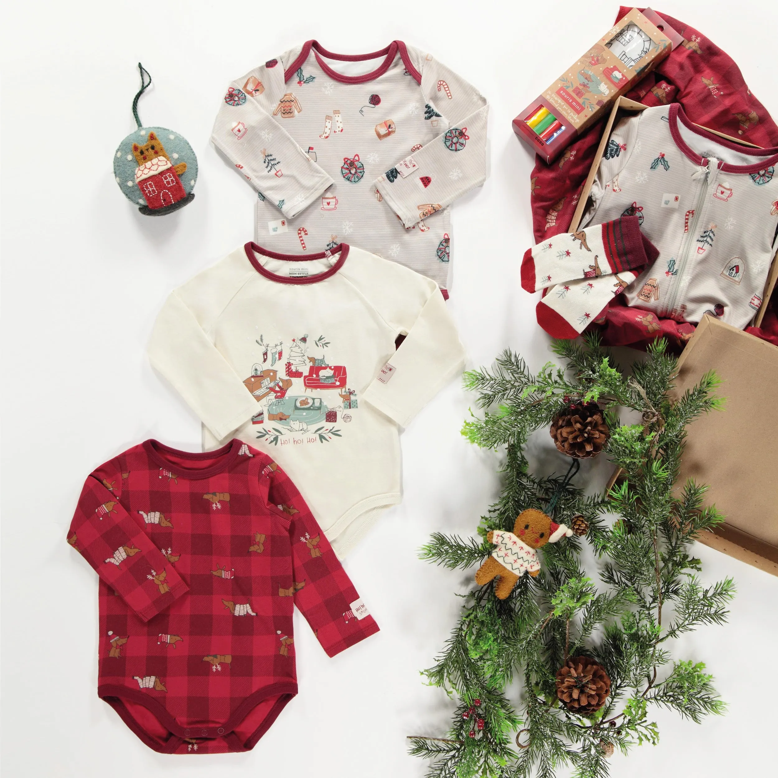 Cache-couche des fêtes rouge à carreaux en coton extensible, bébé || Red plaid holiday bodysuit in stretch cotton, baby