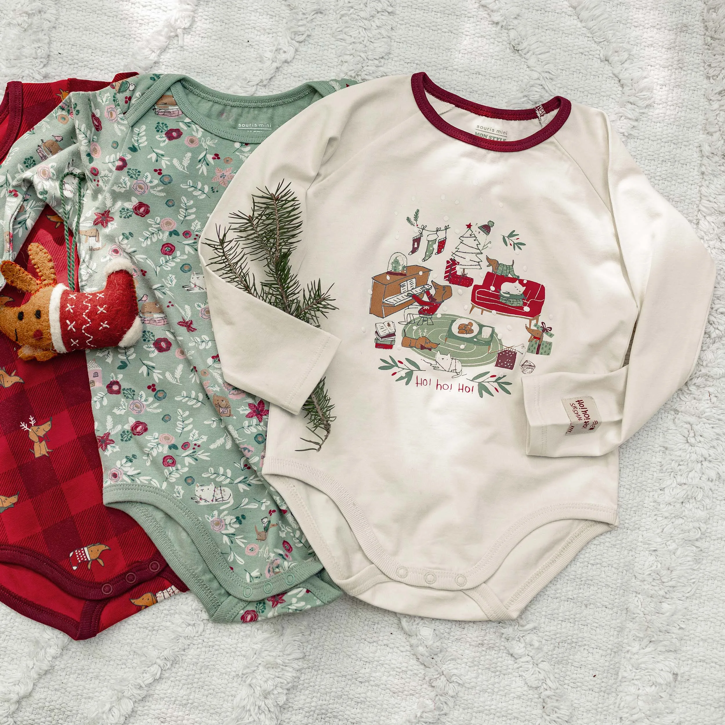 Cache-couche des fêtes rouge à carreaux en coton extensible, bébé || Red plaid holiday bodysuit in stretch cotton, baby