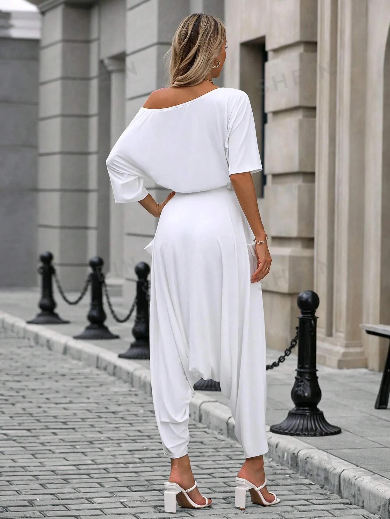 Frenchy Women's Solid Color Minimalist Casual Loose Asymmetrical Shoulder Jumpsuit