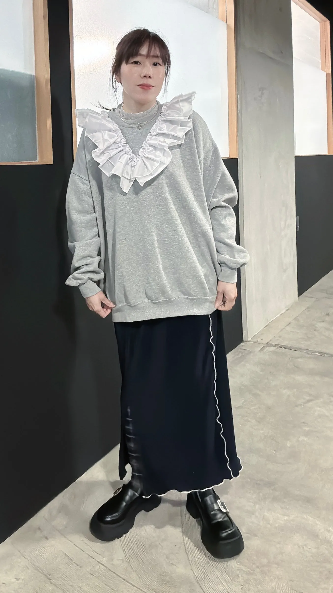 K871 壓紋小開叉木耳邊半截裙