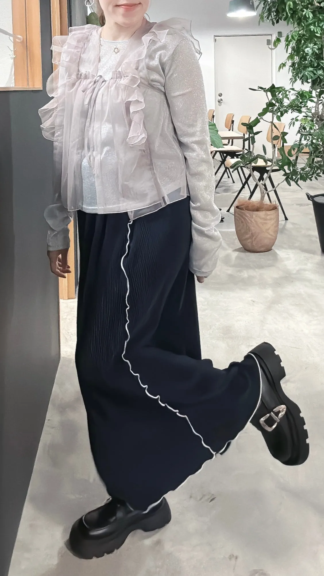 K871 壓紋小開叉木耳邊半截裙