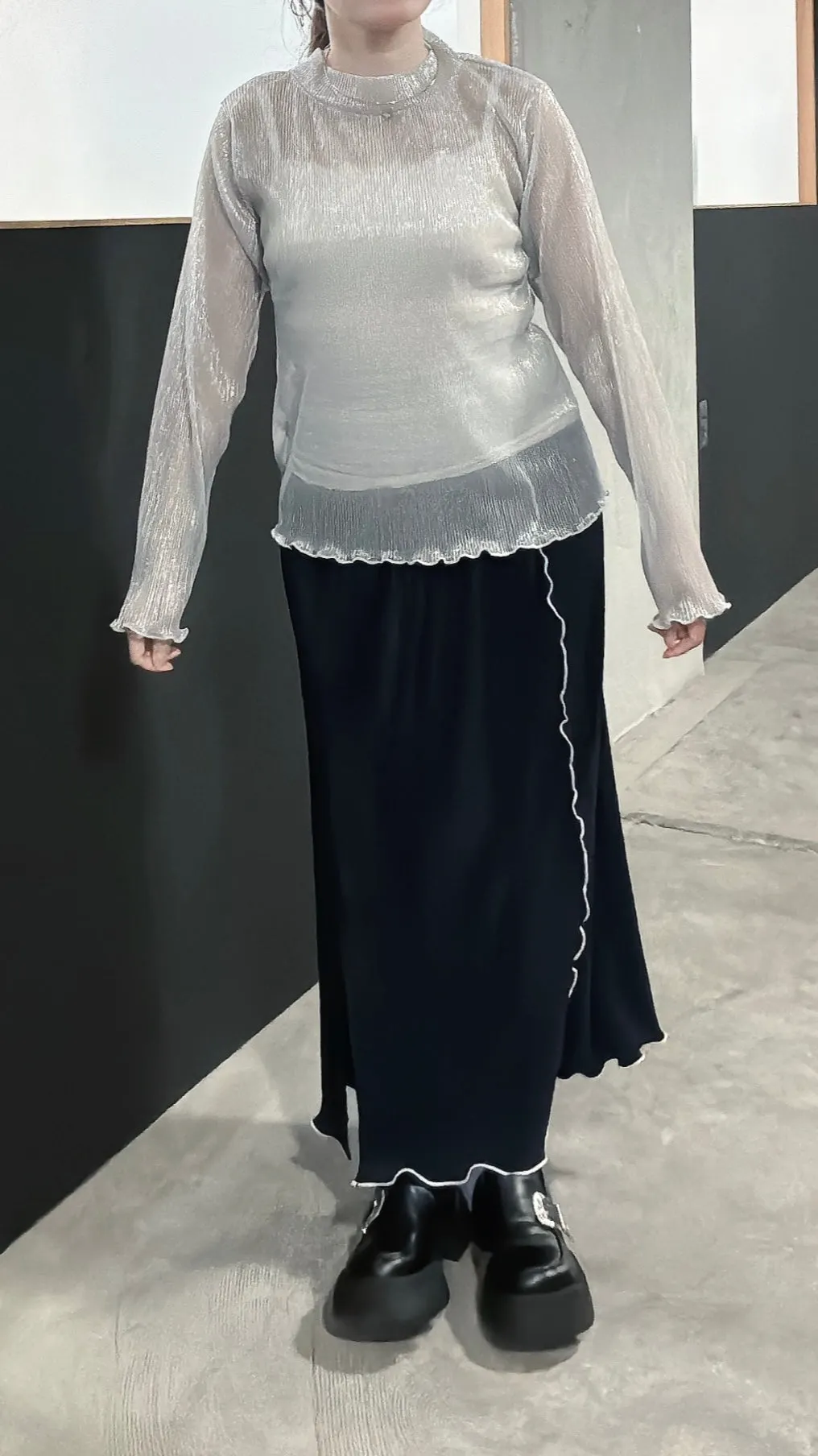 K871 壓紋小開叉木耳邊半截裙