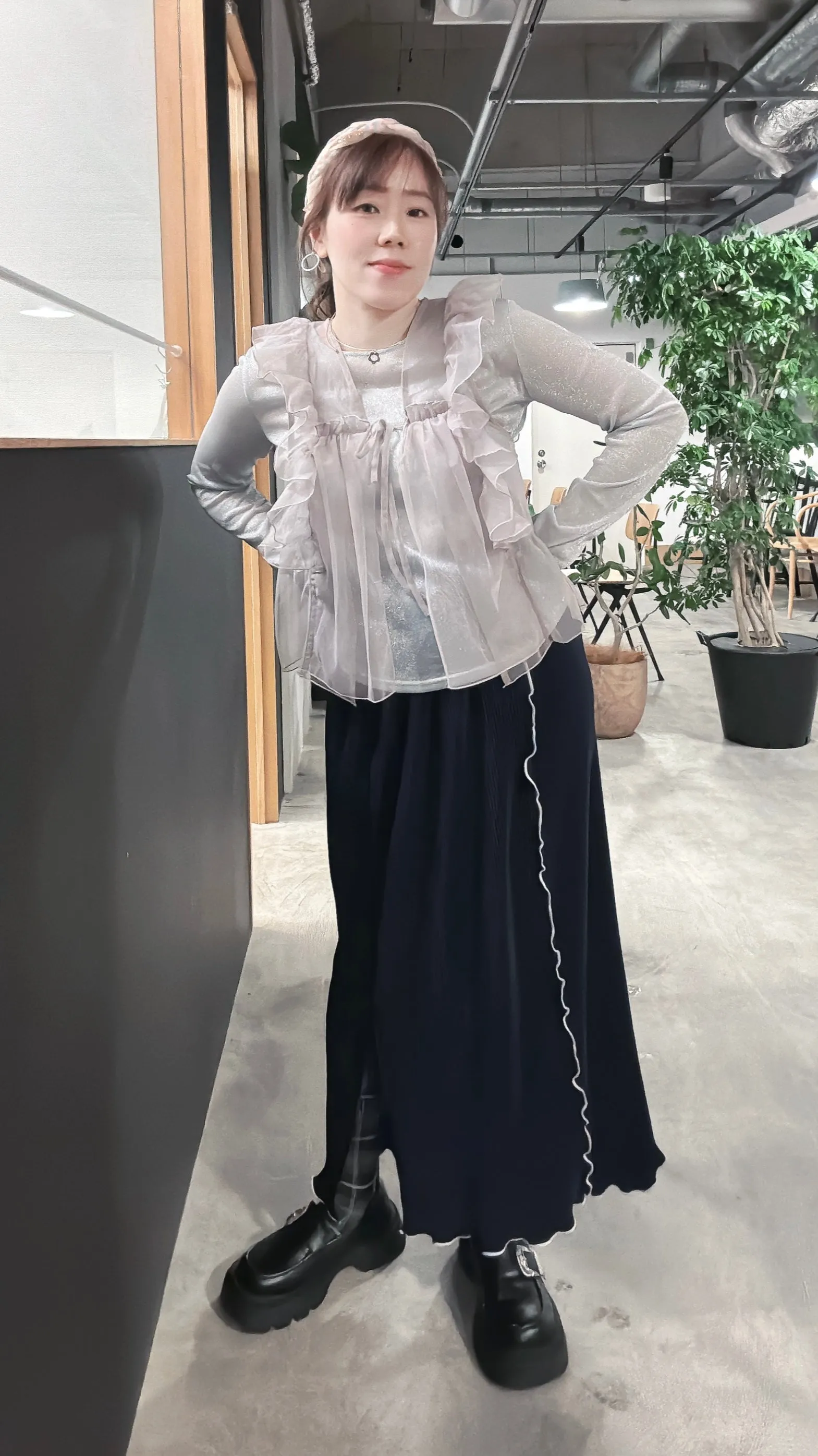 K871 壓紋小開叉木耳邊半截裙