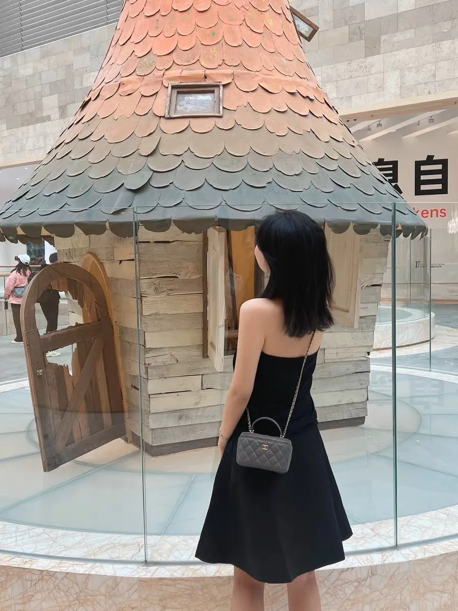 Pleated puffy black A-line skirt
