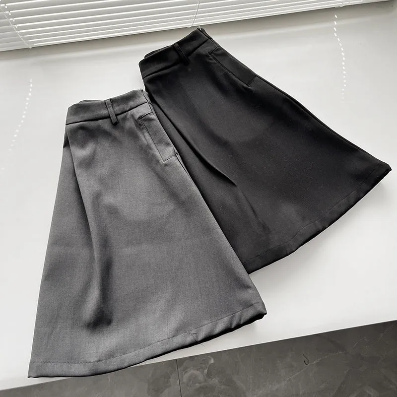 Pleated puffy black A-line skirt