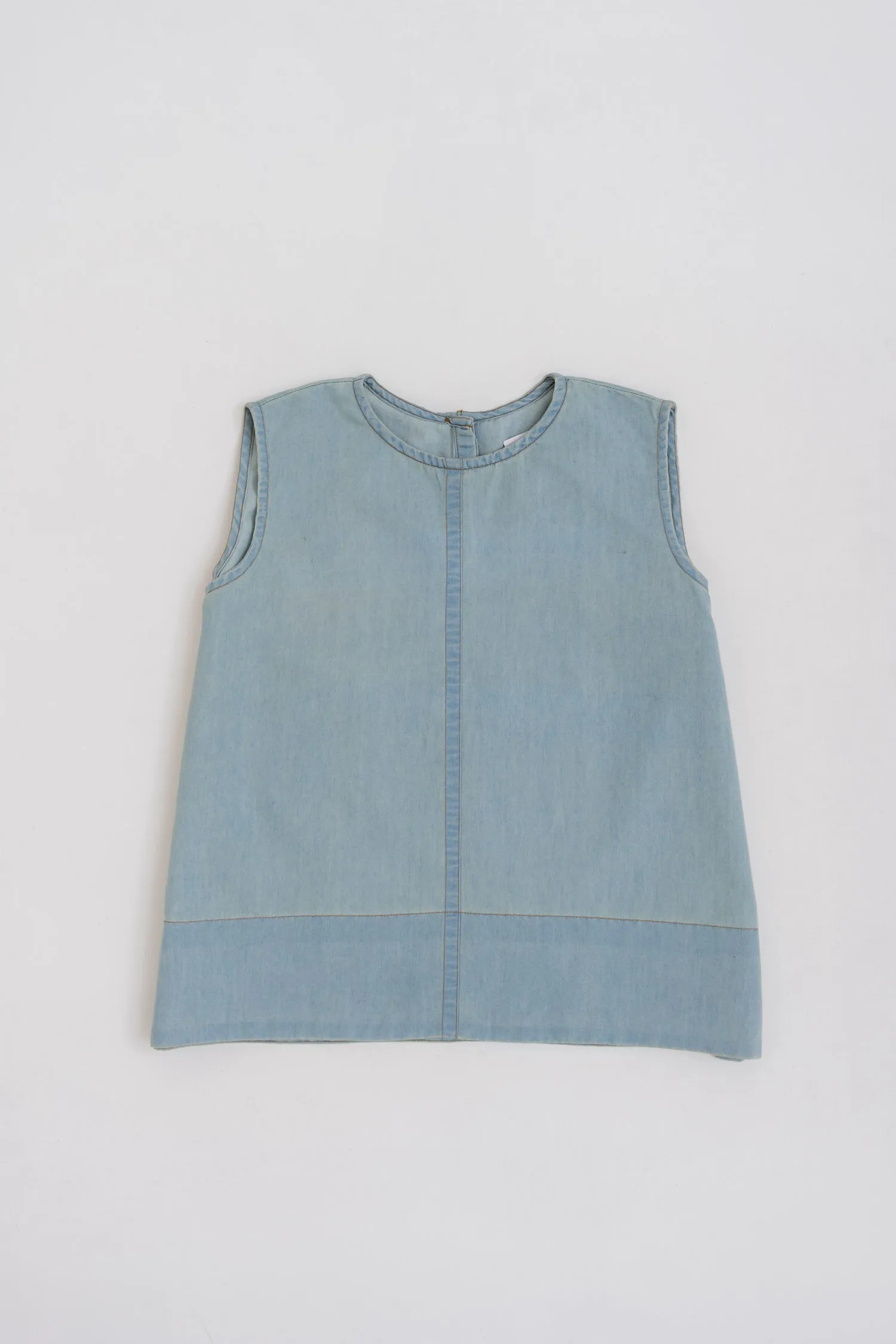 TINTED LIGHT WASH SLEEVELESS REGULAR FIT CHAMBRAY TOP