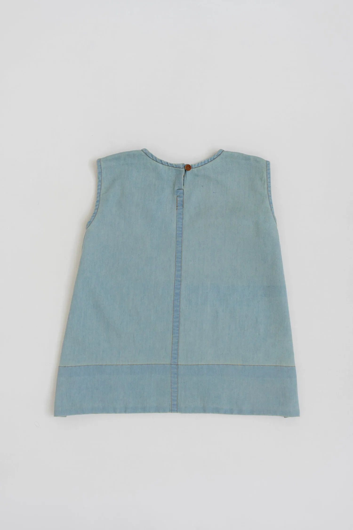 TINTED LIGHT WASH SLEEVELESS REGULAR FIT CHAMBRAY TOP