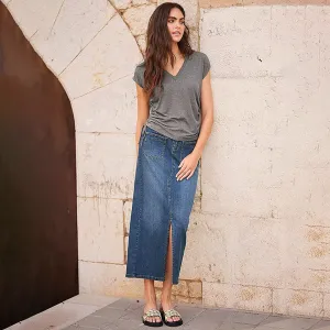 Versatile Midi Denim Skirt with Patch Pockets